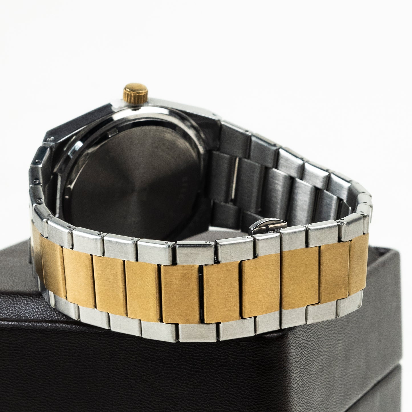 Textured Dial Classic Wristwatch | CD-MAW7