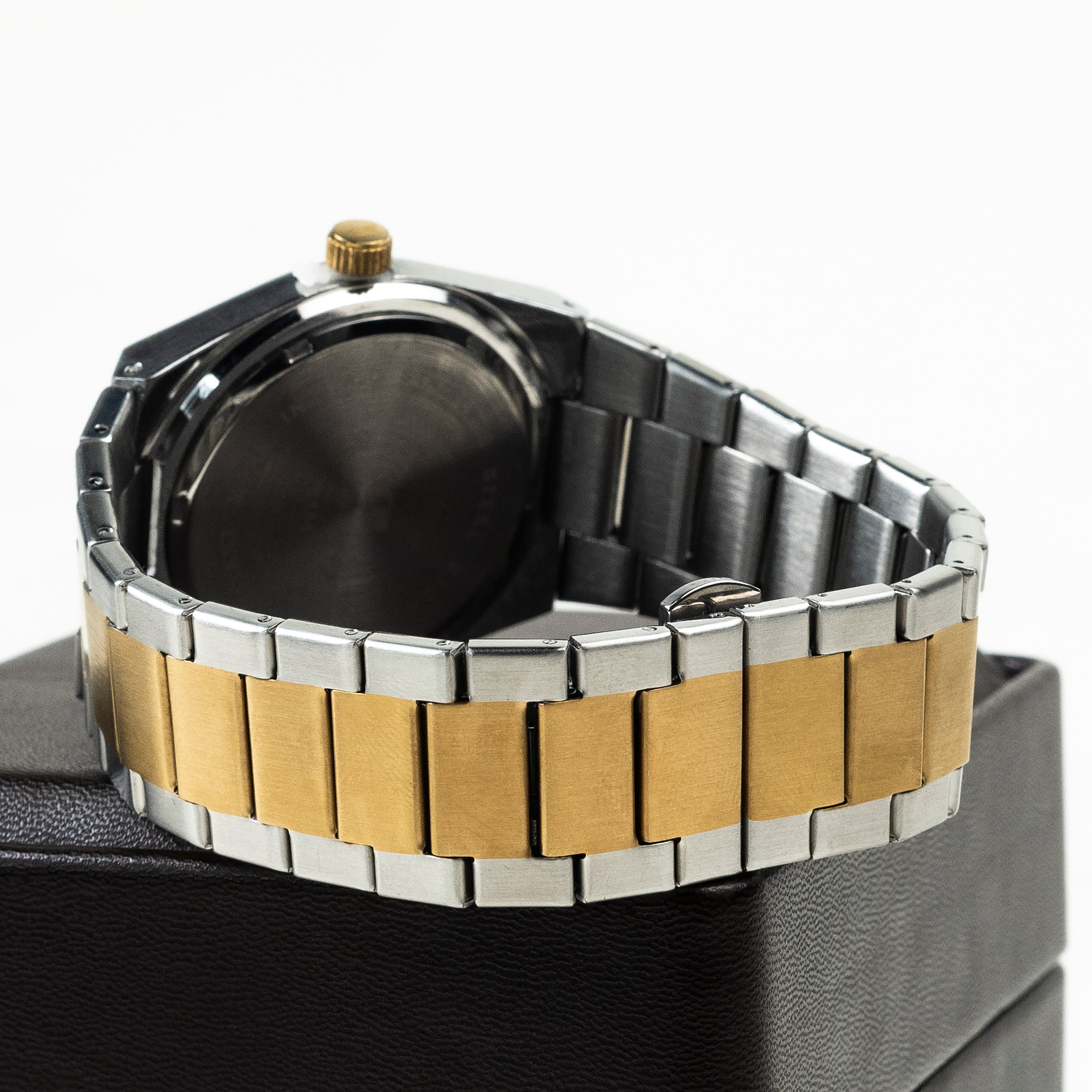 Textured Dial Classic Wristwatch | CD-MAW7