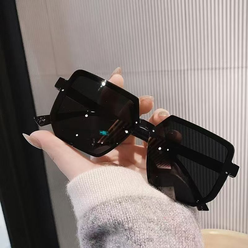 Red Note Multilateral Anti-Ultraviolet Women Round Sunglasses CD-B34 (China To Bangladesh Home Delivery)